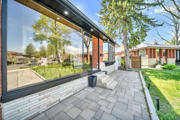 41 Keegan CRES, Toronto W05, ON M3J 1G1
