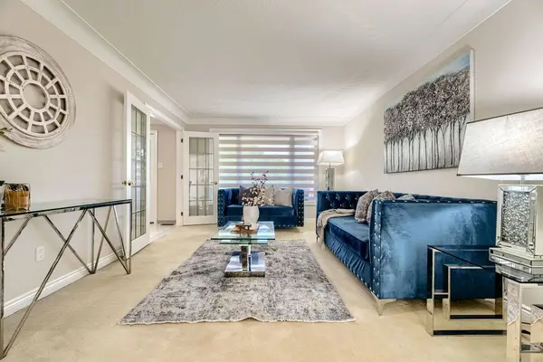 16 Vogue CT, Hamilton, ON L8E 4T3