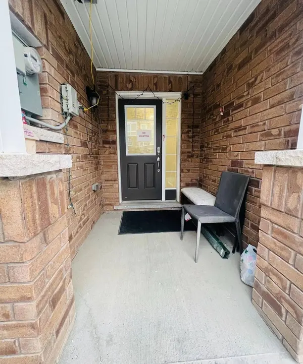 104 Bannister CRES, Brampton, ON L7A 4H4