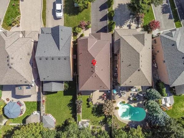 16 OAK GARDENS CT, Brampton, ON L6R 2Y6
