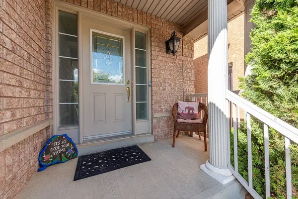 16 OAK GARDENS CT, Brampton, ON L6R 2Y6