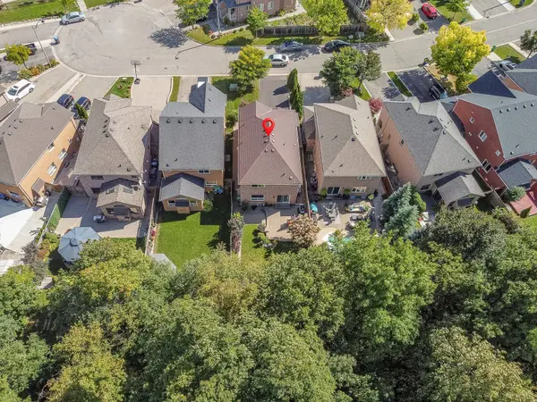 16 OAK GARDENS CT, Brampton, ON L6R 2Y6