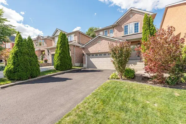 16 OAK GARDENS CT, Brampton, ON L6R 2Y6