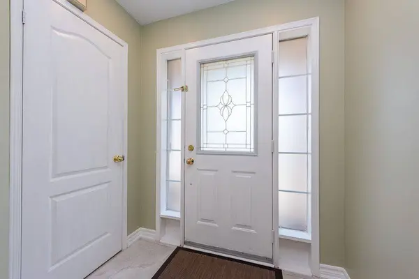 16 OAK GARDENS CT, Brampton, ON L6R 2Y6