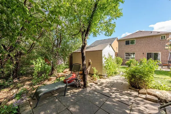 16 OAK GARDENS CT, Brampton, ON L6R 2Y6