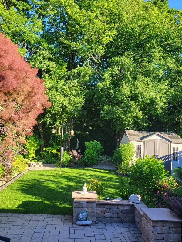16 OAK GARDENS CT