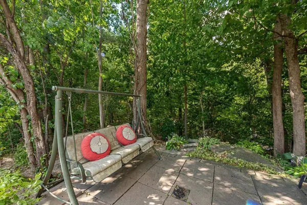 16 OAK GARDENS CT, Brampton, ON L6R 2Y6
