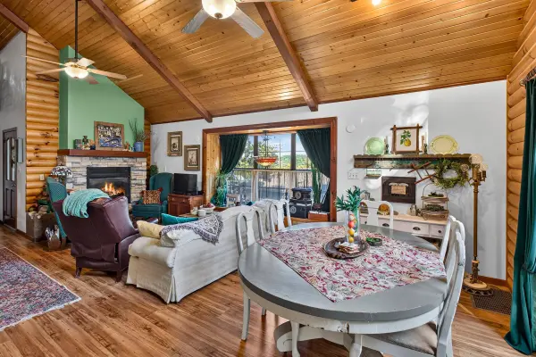 161 Cedar LN, Rockaway Beach, MO 65740