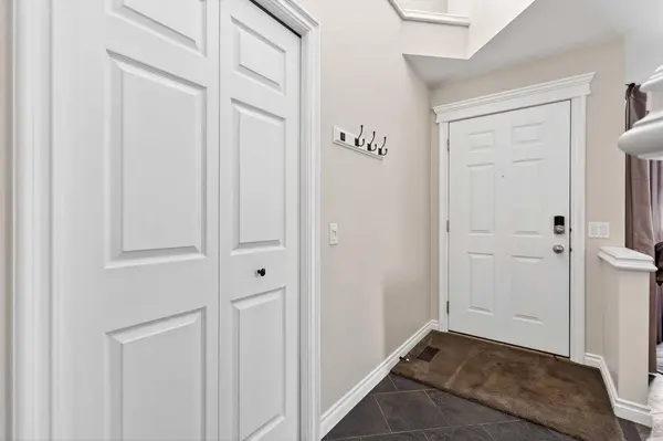 280 Mt Selkirk Close SE, Calgary, AB T2Z 2P7