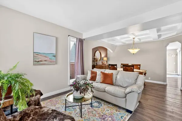 280 Mt Selkirk Close SE, Calgary, AB T2Z 2P7