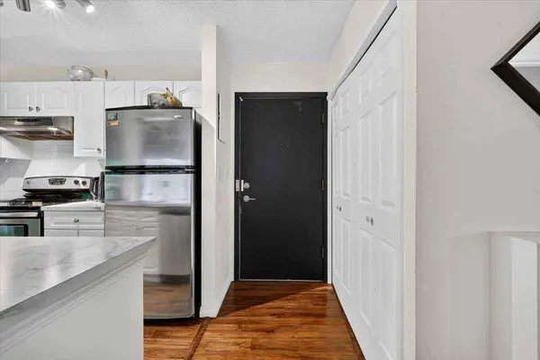 709 3 AVE NW #201, Calgary, AB T2L0V7