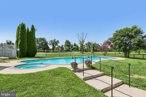 45 FLINTLOCK CIR, West Grove, PA 19390