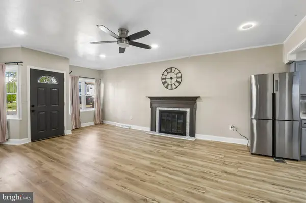 430 CHARMONT AVE, Folcroft, PA 19032
