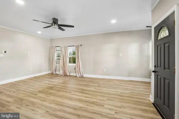 430 CHARMONT AVE, Folcroft, PA 19032