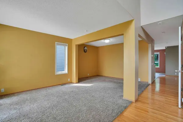 332 Harvest Hills DR NE, Calgary, AB T3K 4H7