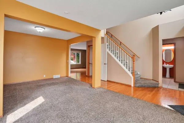332 Harvest Hills DR NE, Calgary, AB T3K 4H7