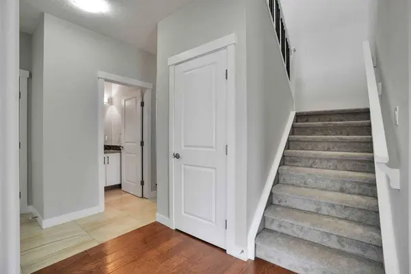 368 Nolanhurst CRES NW, Calgary, AB T3R 0Z1