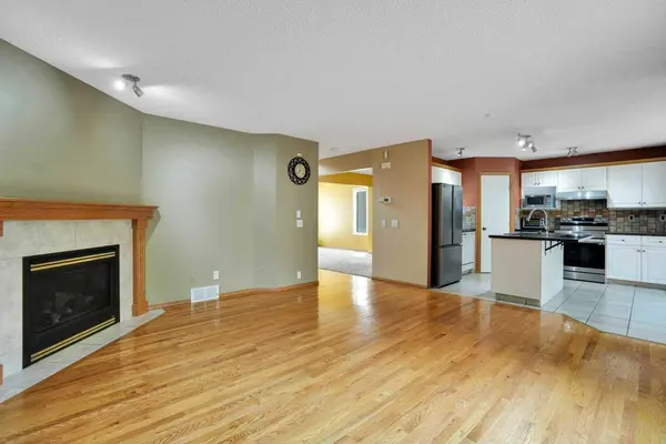 332 Harvest Hills DR NE, Calgary, AB T3K 4H7