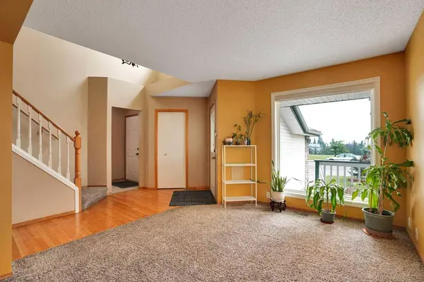 332 Harvest Hills DR NE, Calgary, AB T3K 4H7
