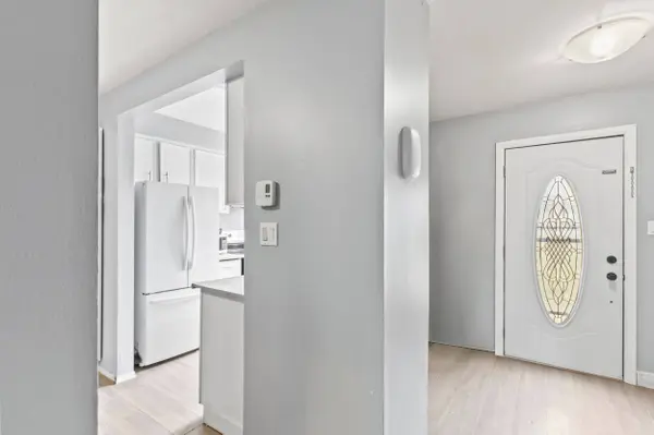 4 Tiffany PL, Quinte West, ON K8V 6A3