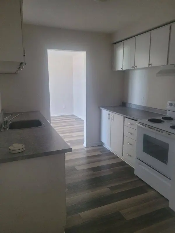 1335 King ST E, Oshawa, ON L1H 1J3