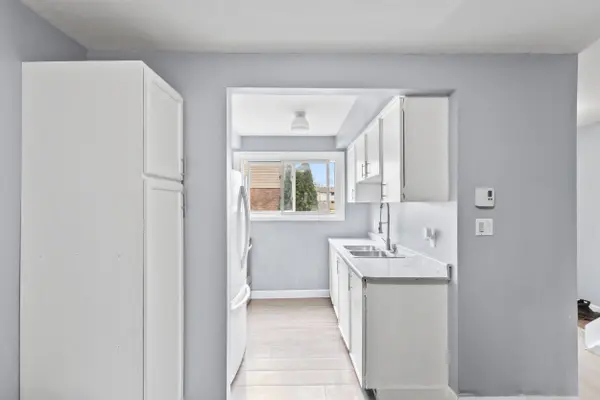 4 Tiffany PL #4, Quinte West, ON K8V 6A3
