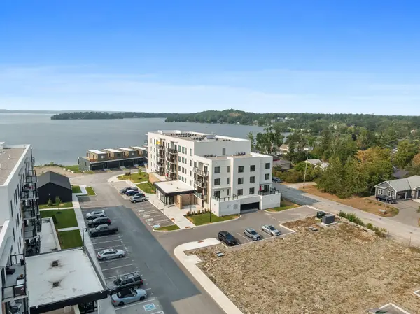 19B West ST N #402, Kawartha Lakes, ON K0M 1N0