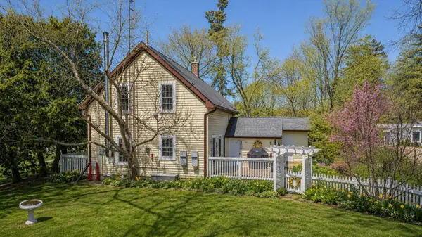 3472 Monck RD