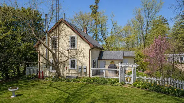 3472 Monck RD