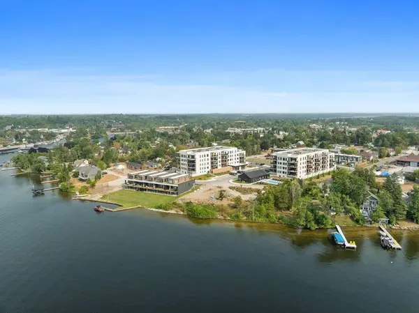 19B West ST N #402, Kawartha Lakes, ON K0M 1N0