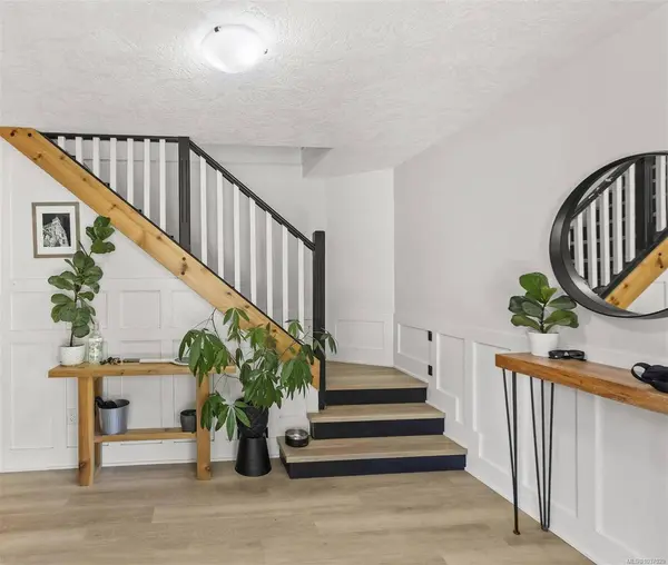 3340 Ravenwood Rd, Colwood, BC V9C 2X4