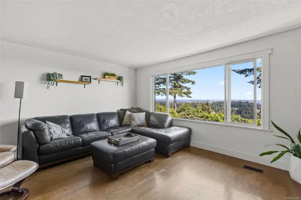 3340 Ravenwood Rd, Colwood, BC V9C 2X4