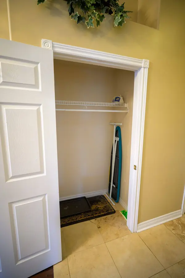 317 Queen ST #302, Chatham-kent, ON N7M 2H7