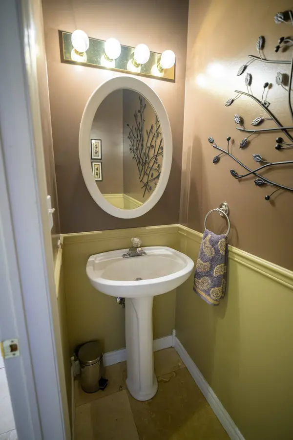 317 Queen ST #302, Chatham-kent, ON N7M 2H7