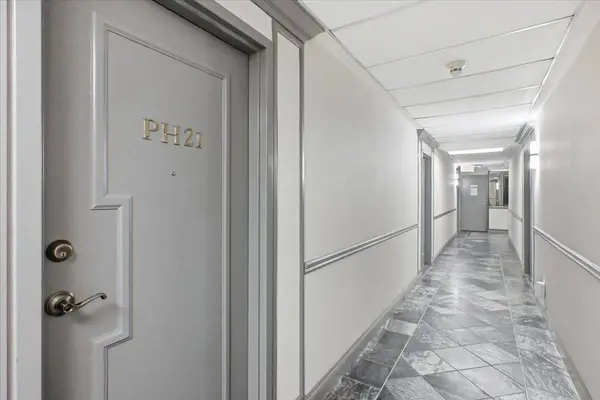633 Bay ST #2721, Toronto C01, ON M5G 2G4