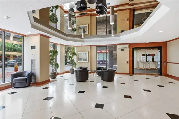 633 Bay ST #2721, Toronto C01, ON M5G 2G4