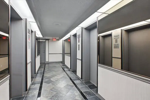 633 Bay ST #2721, Toronto C01, ON M5G 2G4