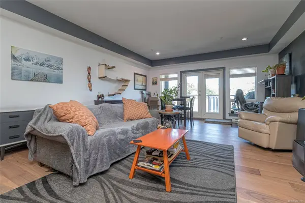 1008 Tillicum Rd ##201, Esquimalt, BC V9A 1Z8