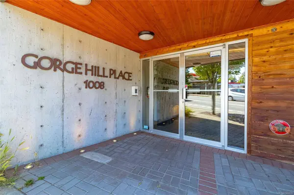 1008 Tillicum Rd ##201, Esquimalt, BC V9A 1Z8