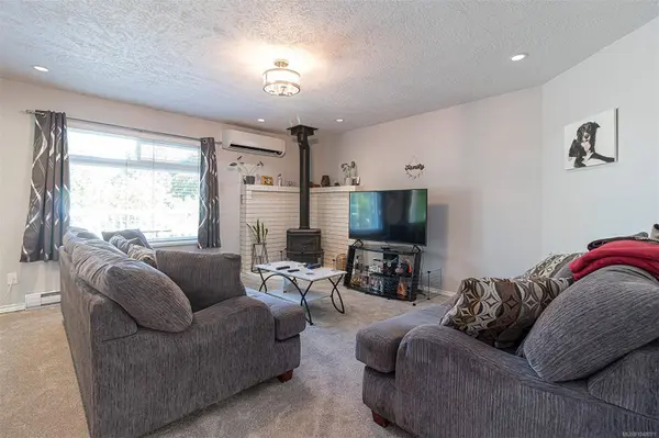 2026 Bowcott Pl, Sidney, BC V8L 5A1