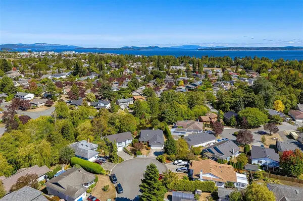 2026 Bowcott Pl, Sidney, BC V8L 5A1