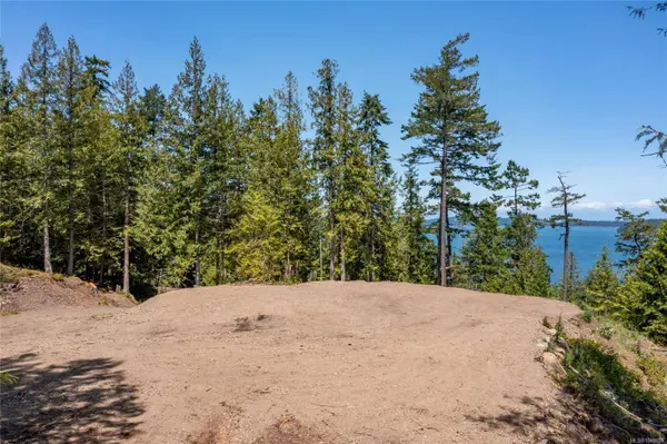 9825 Canal Rd, Pender Island, BC V0N 2M3