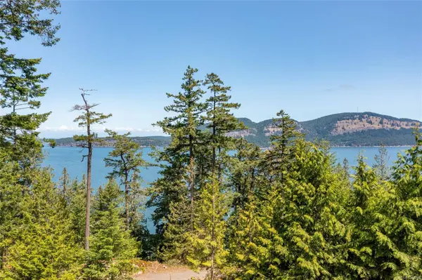 9825 Canal Rd, Pender Island, BC V0N 2M3