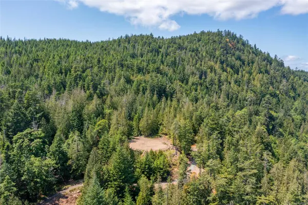 9825 Canal Rd, Pender Island, BC V0N 2M3