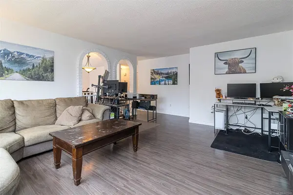 7251 Enid Pl, Central Saanich, BC V8M 1H3
