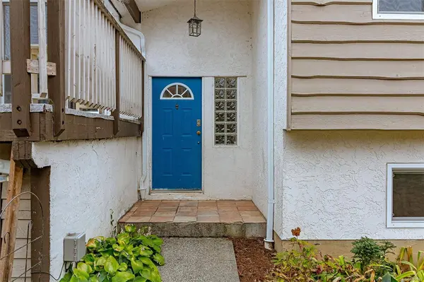 7251 Enid Pl, Central Saanich, BC V8M 1H3