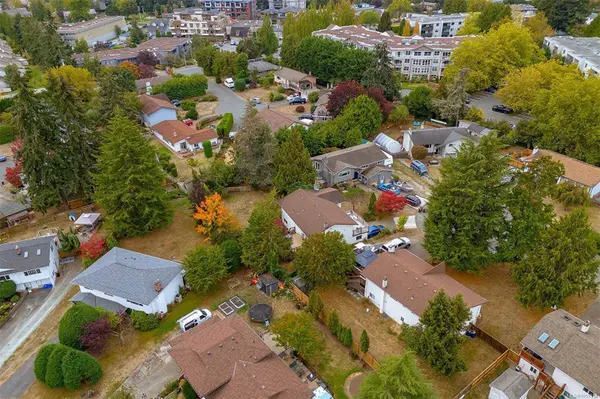 7251 Enid Pl, Central Saanich, BC V8M 1H3