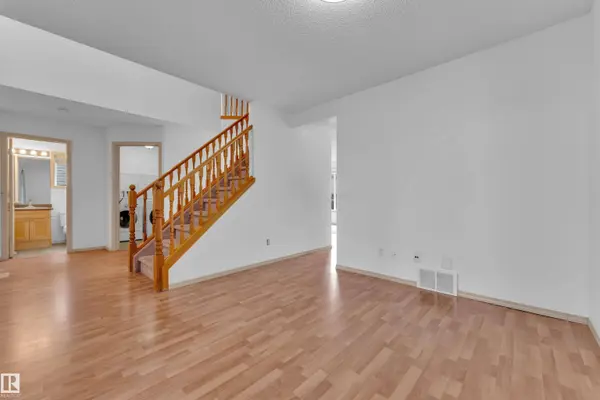 14031 136 ST NW, Edmonton, AB T6V 1W8