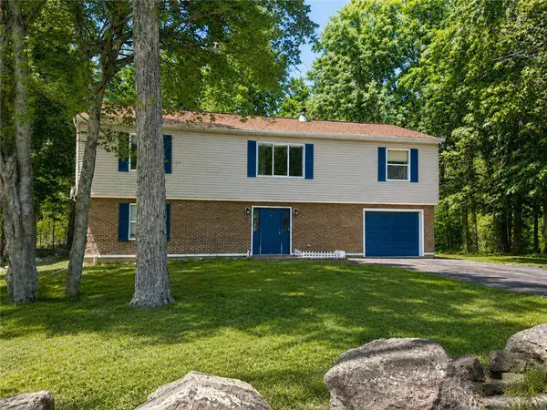 897 Country Place DR, Coolbaugh Twp, PA 18466
