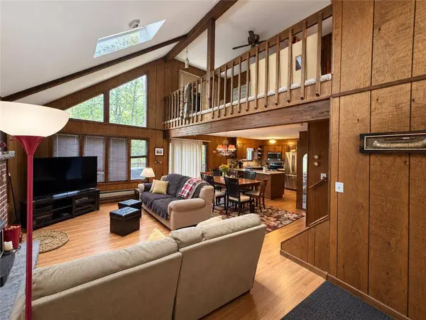 107 Lake DR W, Clifton Twp, PA 18424